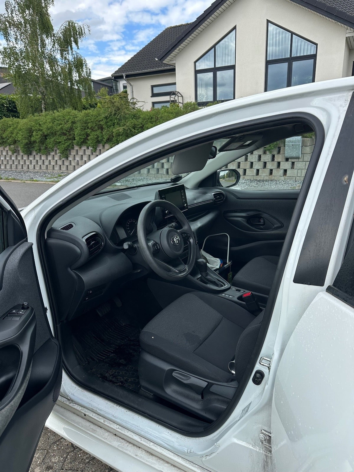 Hvid Toyota Yaris fra 2020