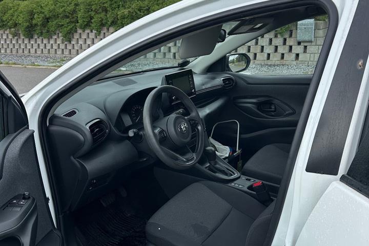 Hvid Toyota Yaris fra 2020