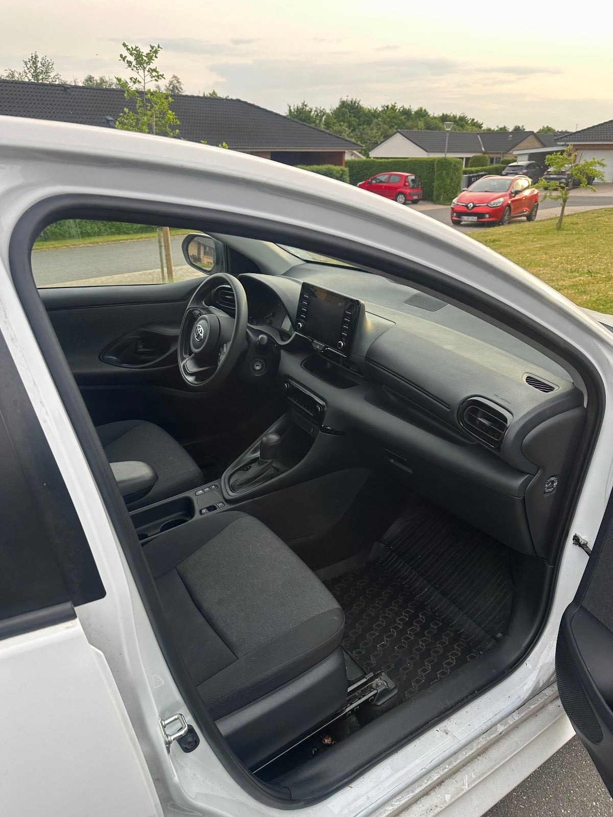 Hvid Toyota Yaris fra 2020