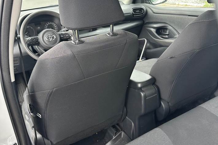 Hvid Toyota Yaris fra 2020