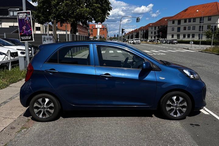 Blå Kia Picanto fra 2017