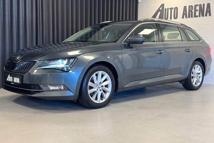 Grå Skoda Superb fra 2019