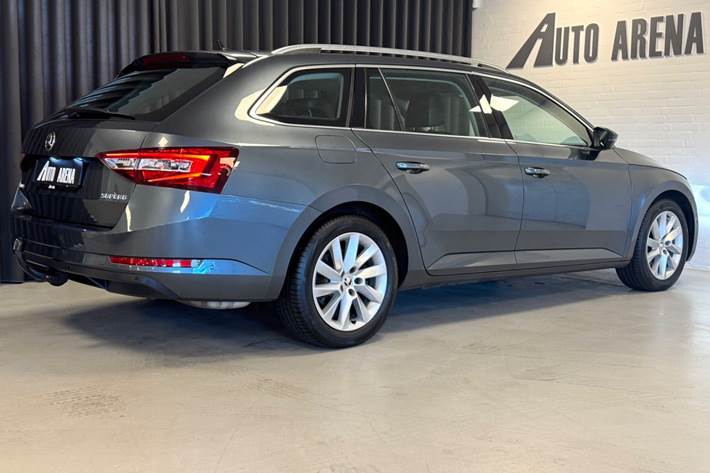 Grå Skoda Superb fra 2019