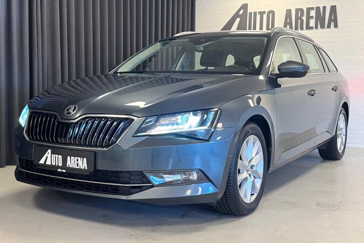 Grå Skoda Superb fra 2019