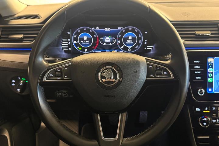 Grå Skoda Superb fra 2019