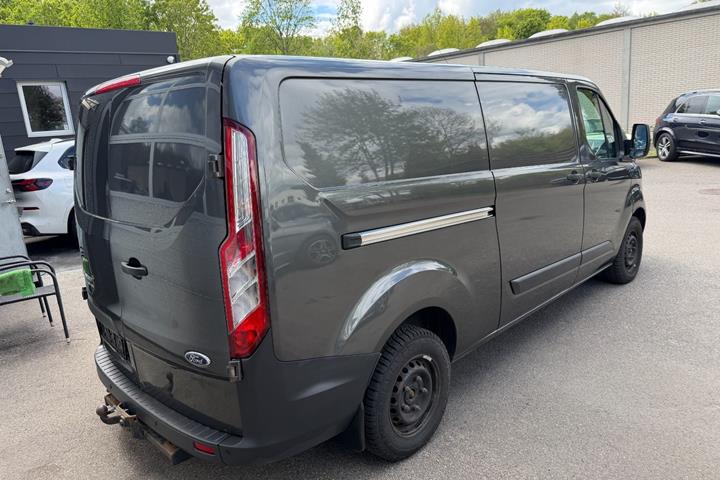 Grå Ford Transit Custom 290 L2 fra 2017 set udefra