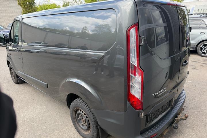 Grå Ford Transit Custom 290 L2 fra 2017 set udefra