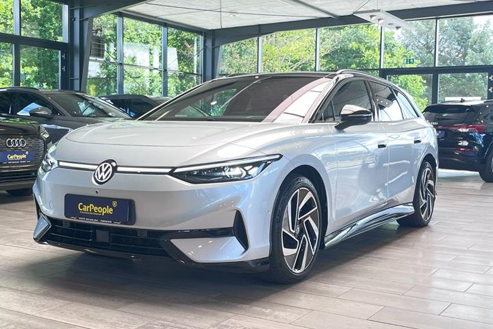 Sølv VW ID.7 fra 2025 set udefra