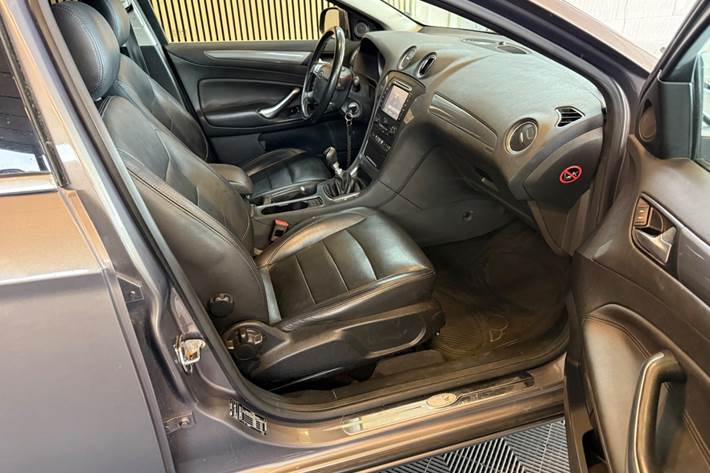Brun Ford Mondeo fra 2014