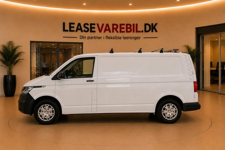 Hvid VW Transporter fra 2020
