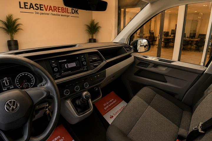 Hvid VW Transporter fra 2021