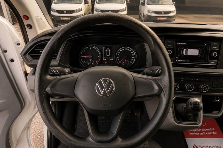 Hvid VW Transporter fra 2021