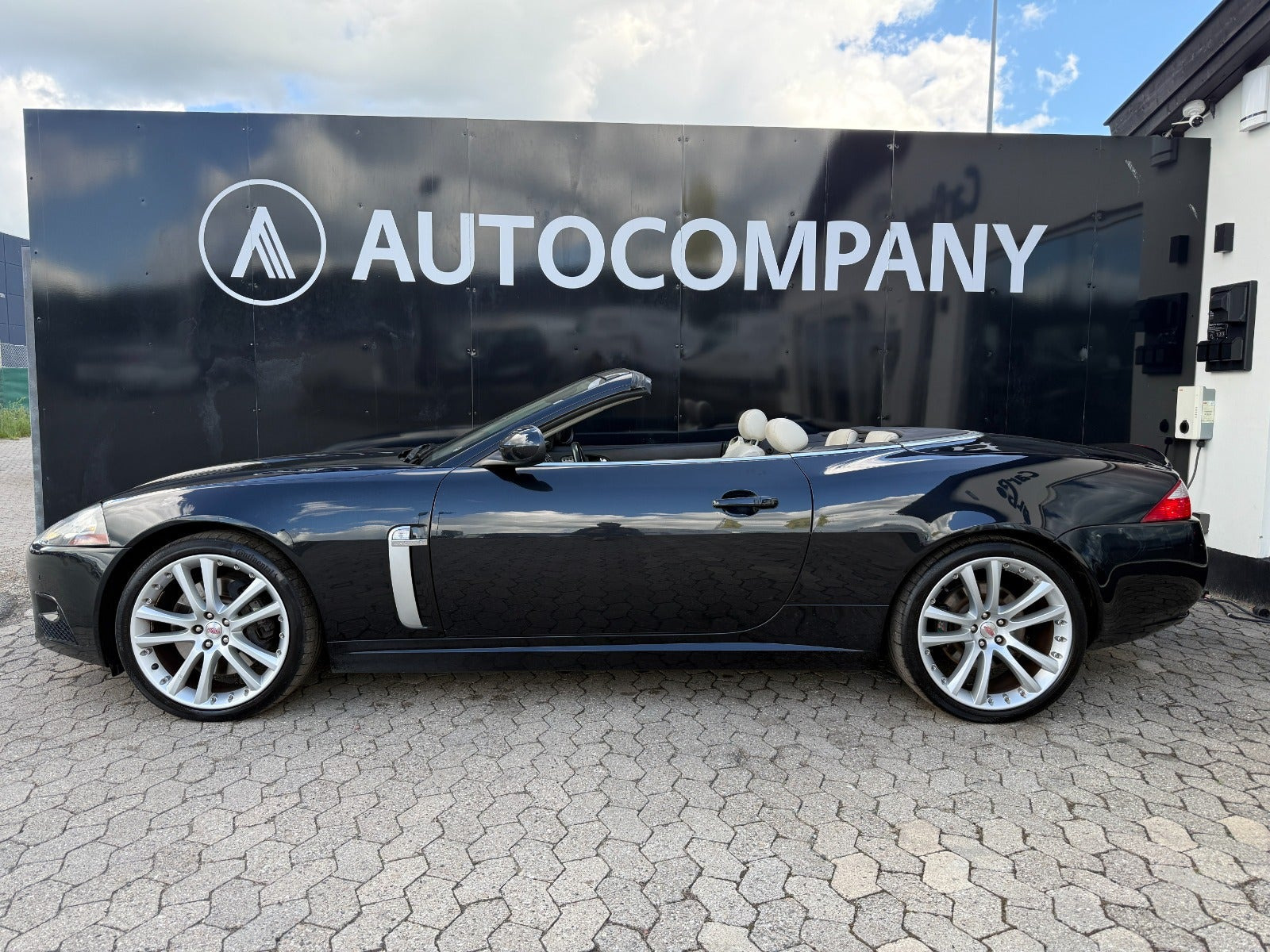 Sort Jaguar XKR fra 2007
