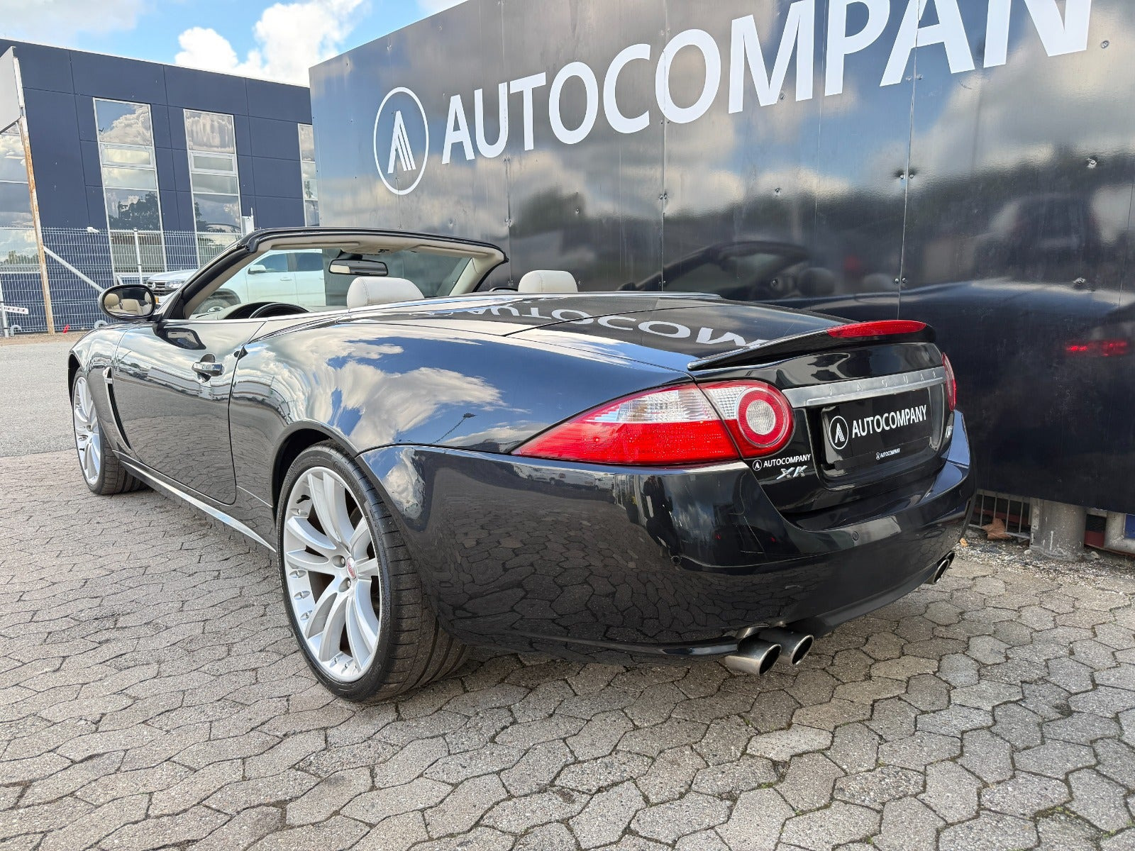 Sort Jaguar XKR fra 2007
