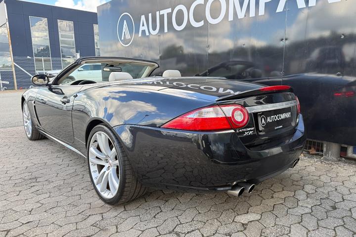 Sort Jaguar XKR fra 2007