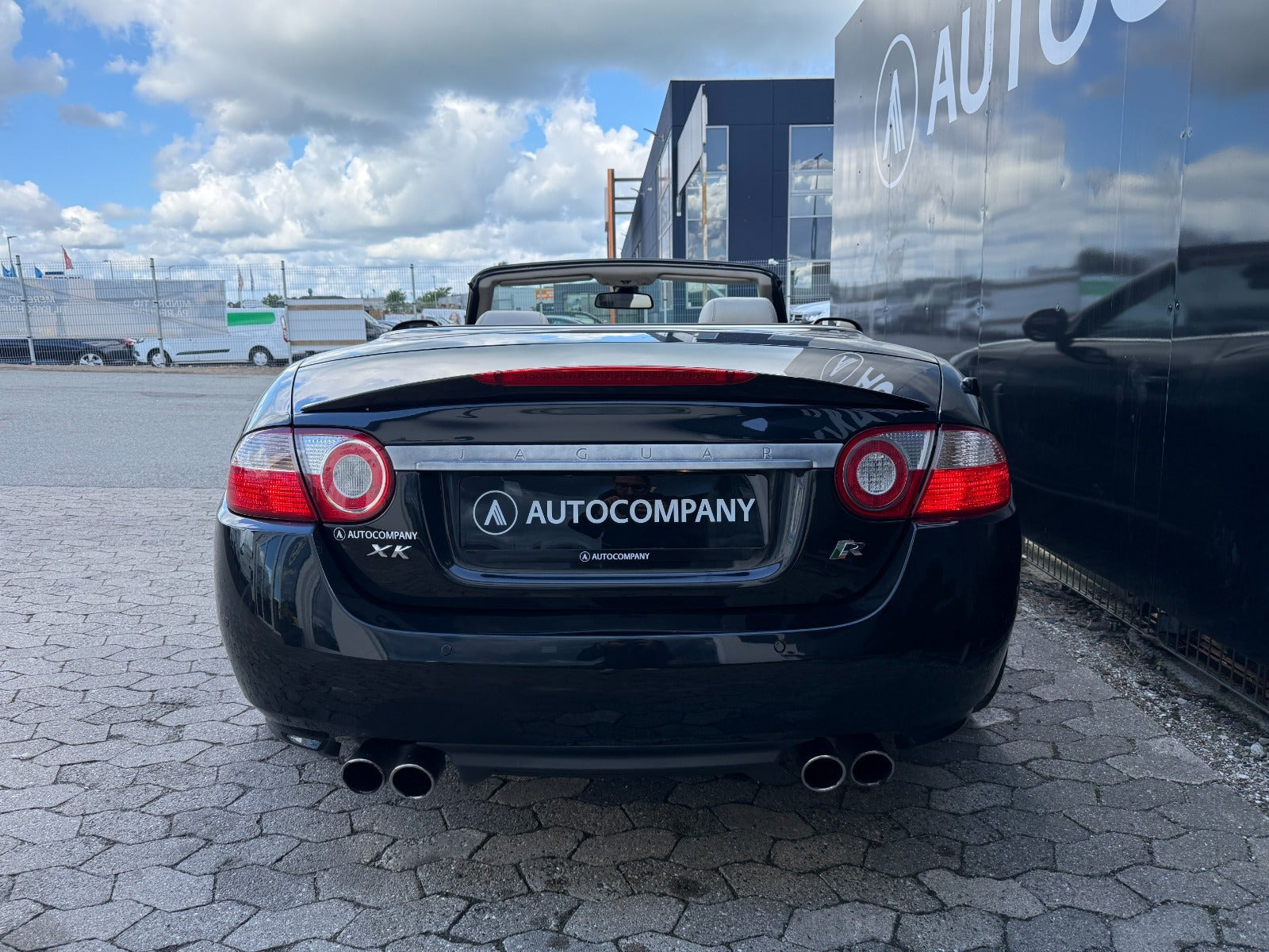 Sort Jaguar XKR fra 2007