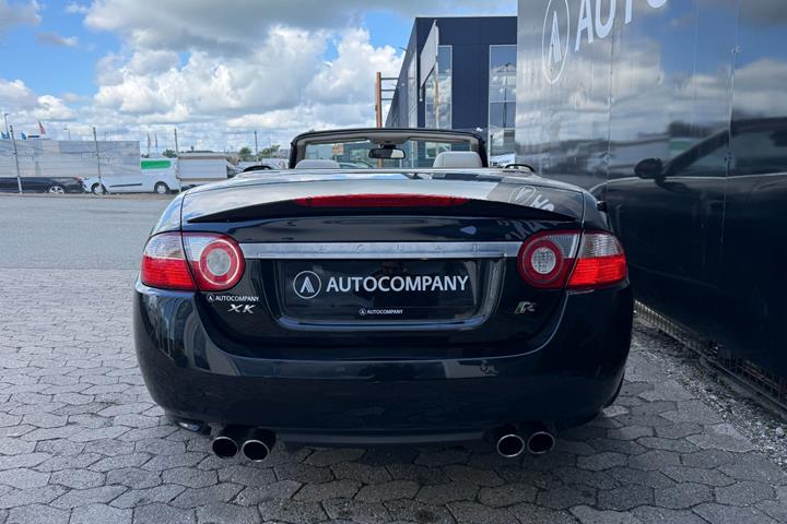 Sort Jaguar XKR fra 2007