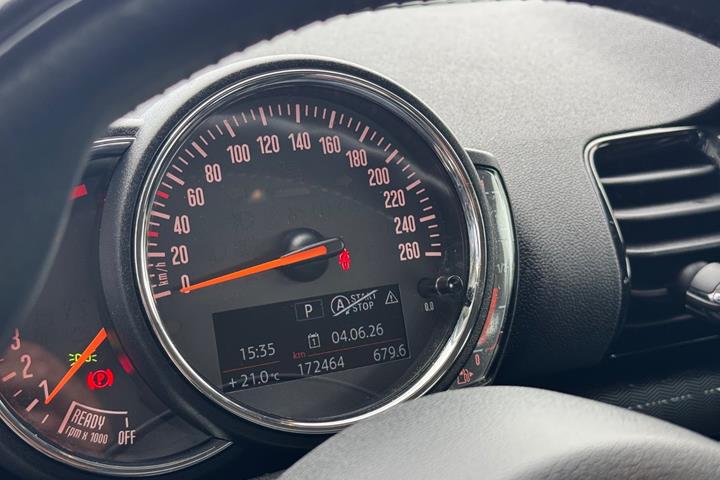 Grøn Mini Clubman Cooper fra 2020