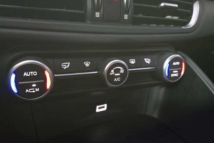 Blå Alfa Romeo Giulia fra 2018