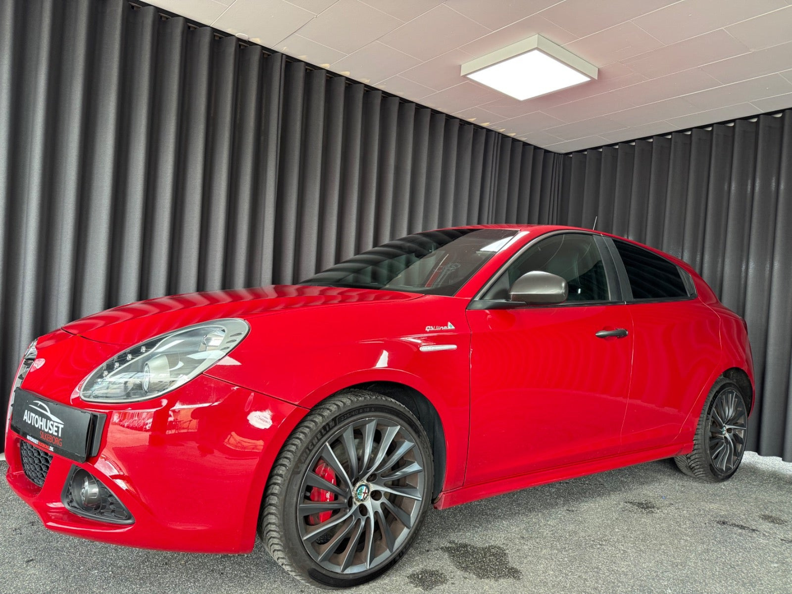 Rød Alfa Romeo Giulietta fra 2015