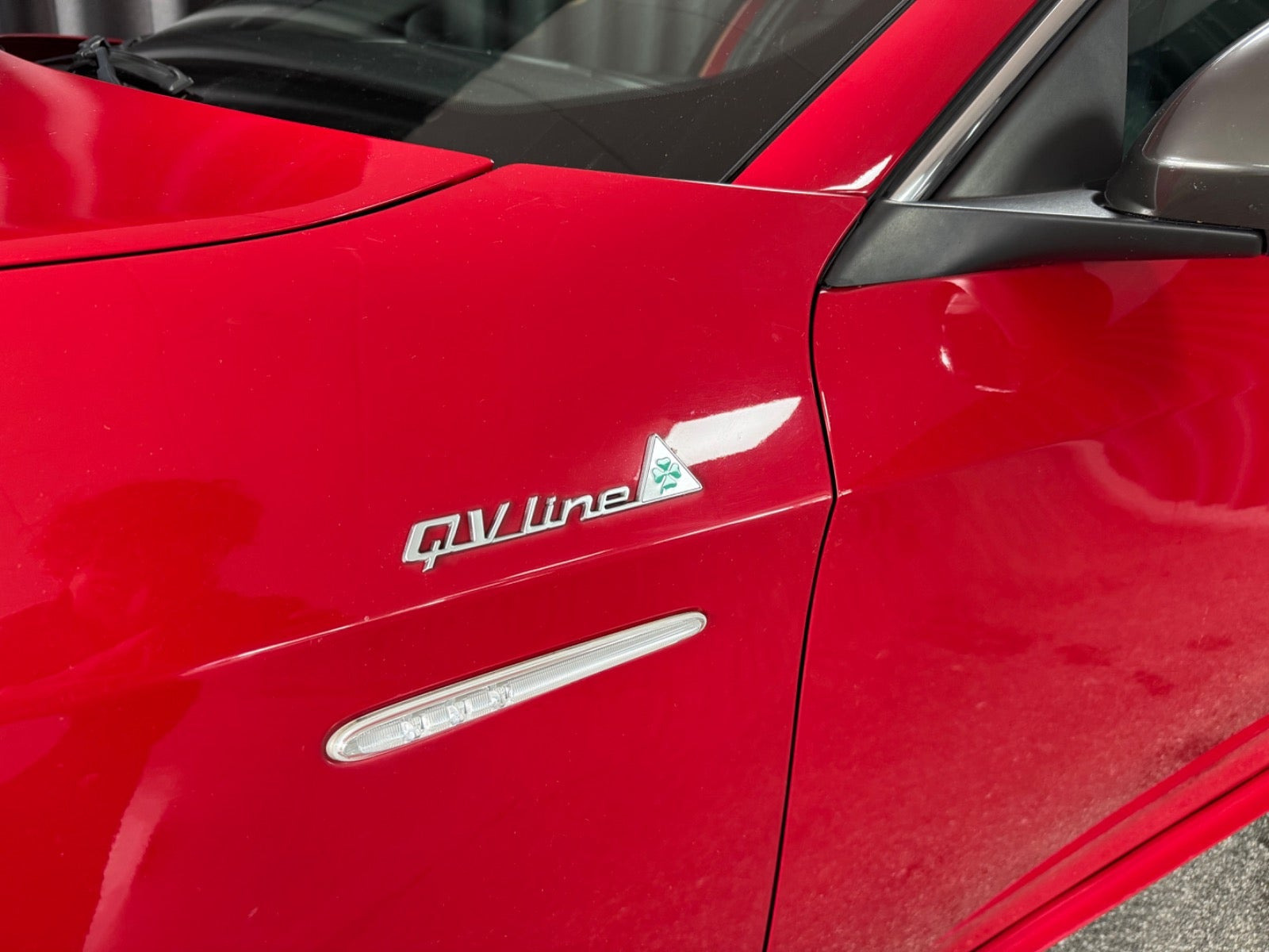 Rød Alfa Romeo Giulietta fra 2015