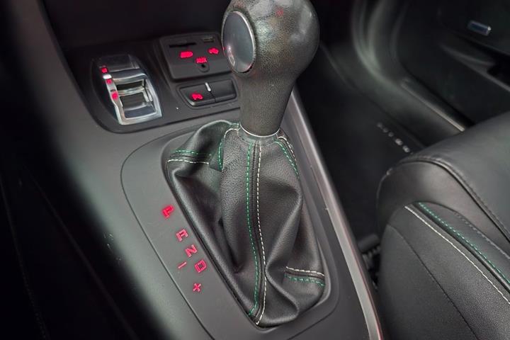 Rød Alfa Romeo Giulietta fra 2015