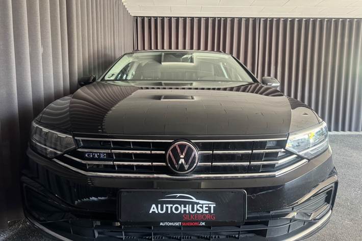 Sort VW Passat fra 2021