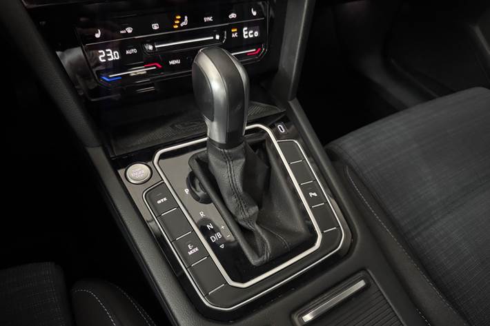 Sort VW Passat fra 2021