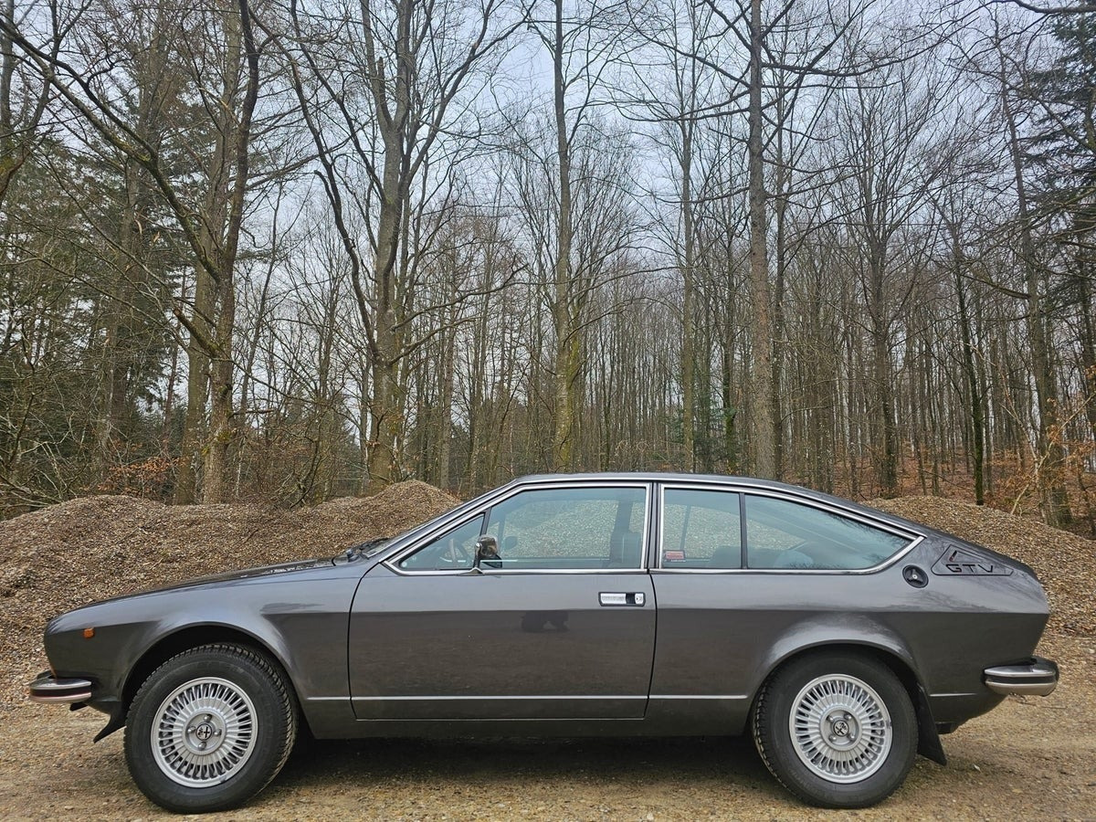 undefined Alfa Romeo GTV fra 1981 set udefra