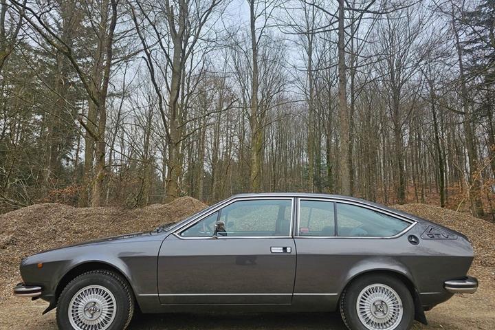 undefined Alfa Romeo GTV fra 1981 set udefra