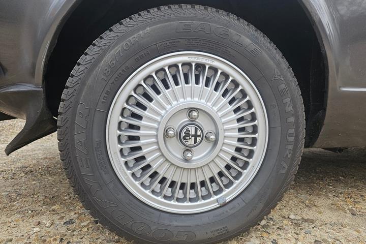 undefined Alfa Romeo GTV fra 1981 set udefra
