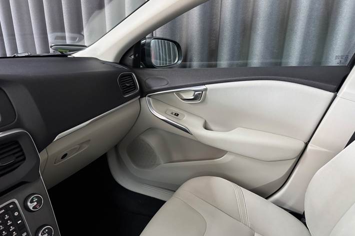 undefined Volvo V40 fra 2016