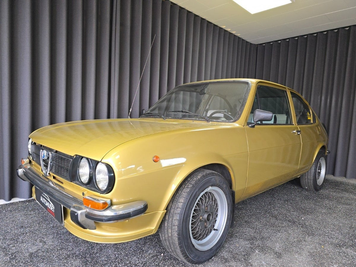 undefined Alfa Romeo Alfasud fra 1975 set udefra