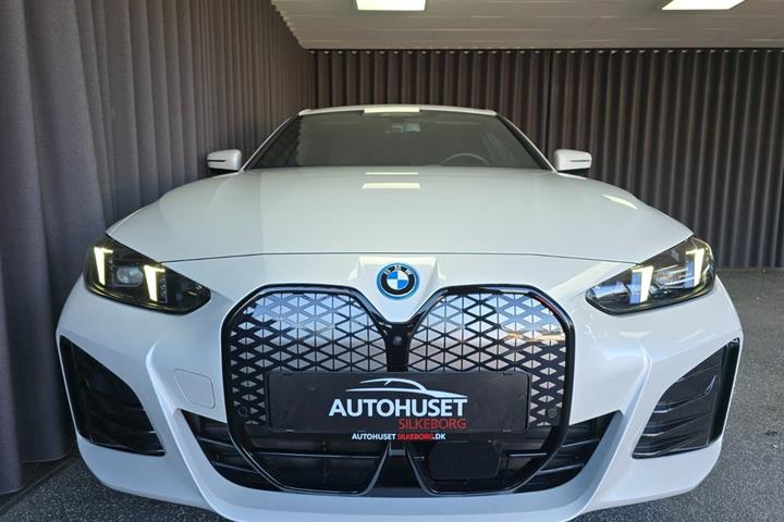 Hvid BMW i4 fra 2025