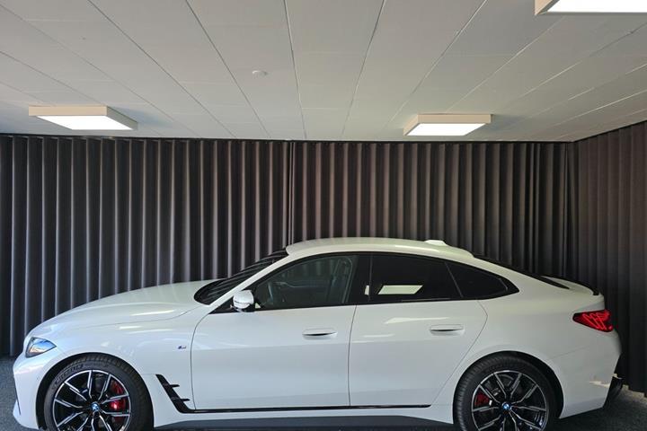Hvid BMW i4 fra 2025
