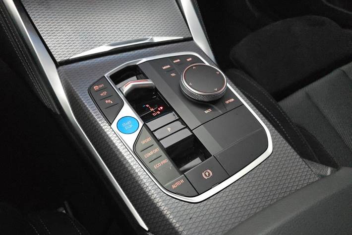 Hvid BMW i4 fra 2025