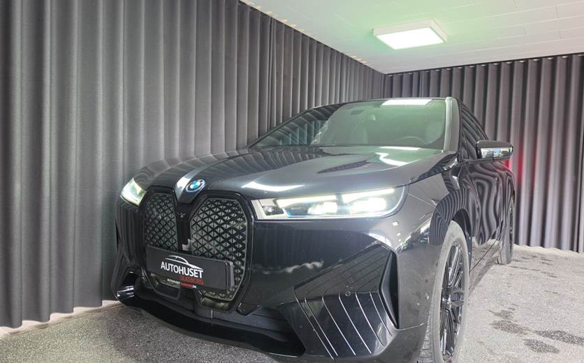 BMW iX xDrive40 Fully Charged