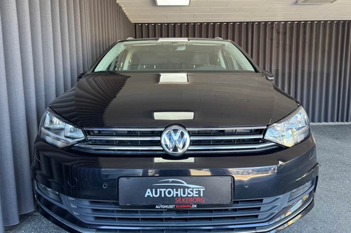 Sort VW Touran fra 2018