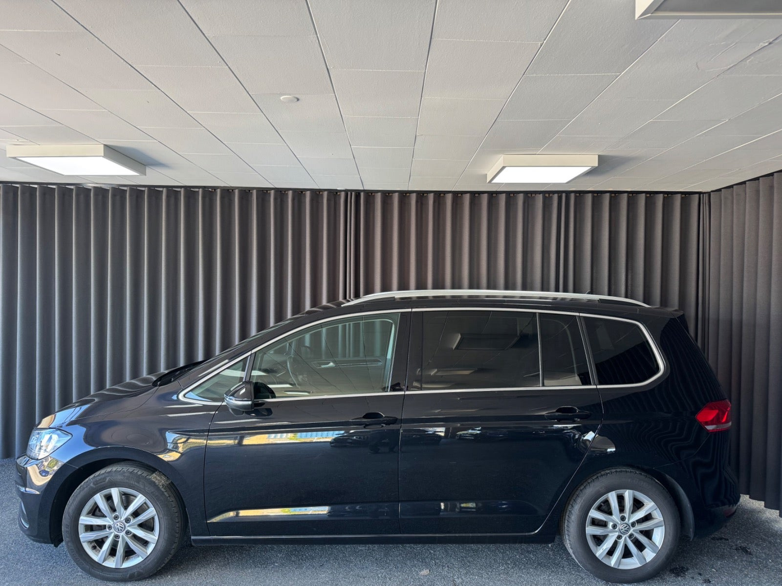 Sort VW Touran fra 2018