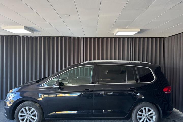 Sort VW Touran fra 2018