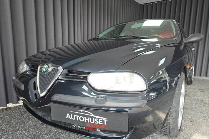 Sort Alfa Romeo 156 fra 1998