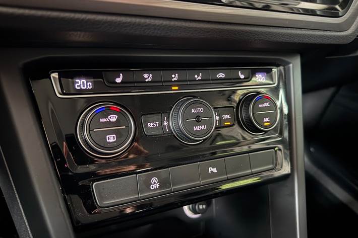 Grå VW Touran fra 2017