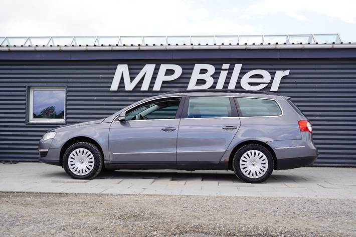 Grå VW Passat fra 2006