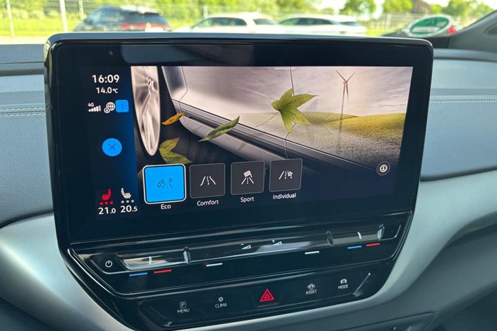 Blå VW ID.4 fra 2024