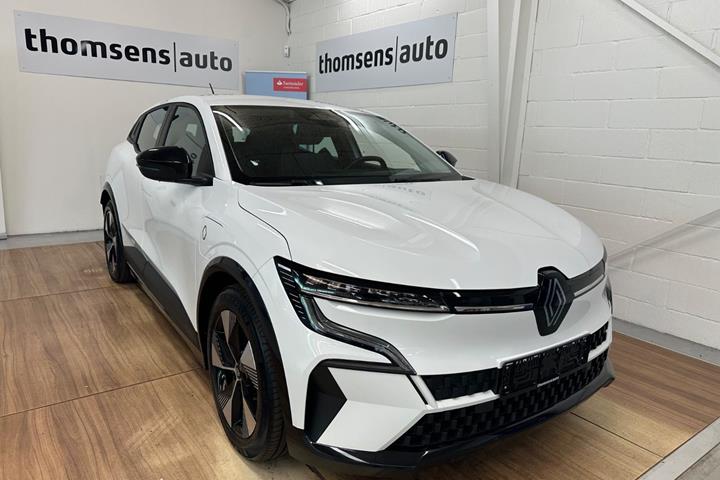 Hvid Renault Megane E-Tech fra 2024 set udefra