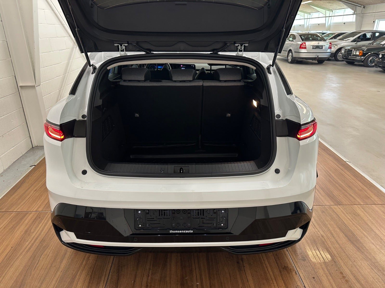 Hvid Renault Megane E-Tech fra 2024
