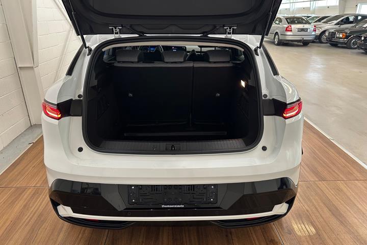 Hvid Renault Megane E-Tech fra 2024