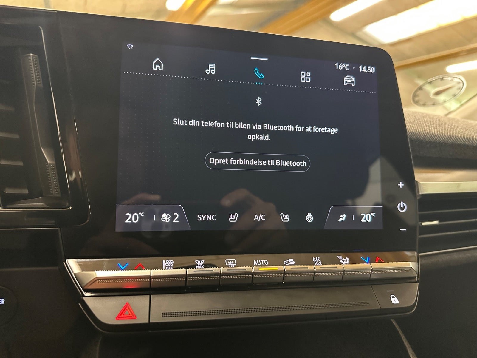 Hvid Renault Megane E-Tech fra 2024