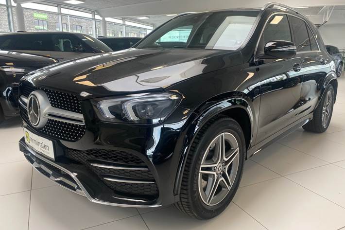 Sort Mercedes GLE350 de fra 2022 set udefra