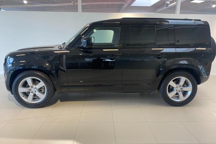Sort Land Rover Defender 110 fra 2025